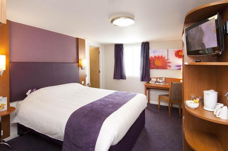 Premier Inn Maidstone Wateringbury エクステリア 写真